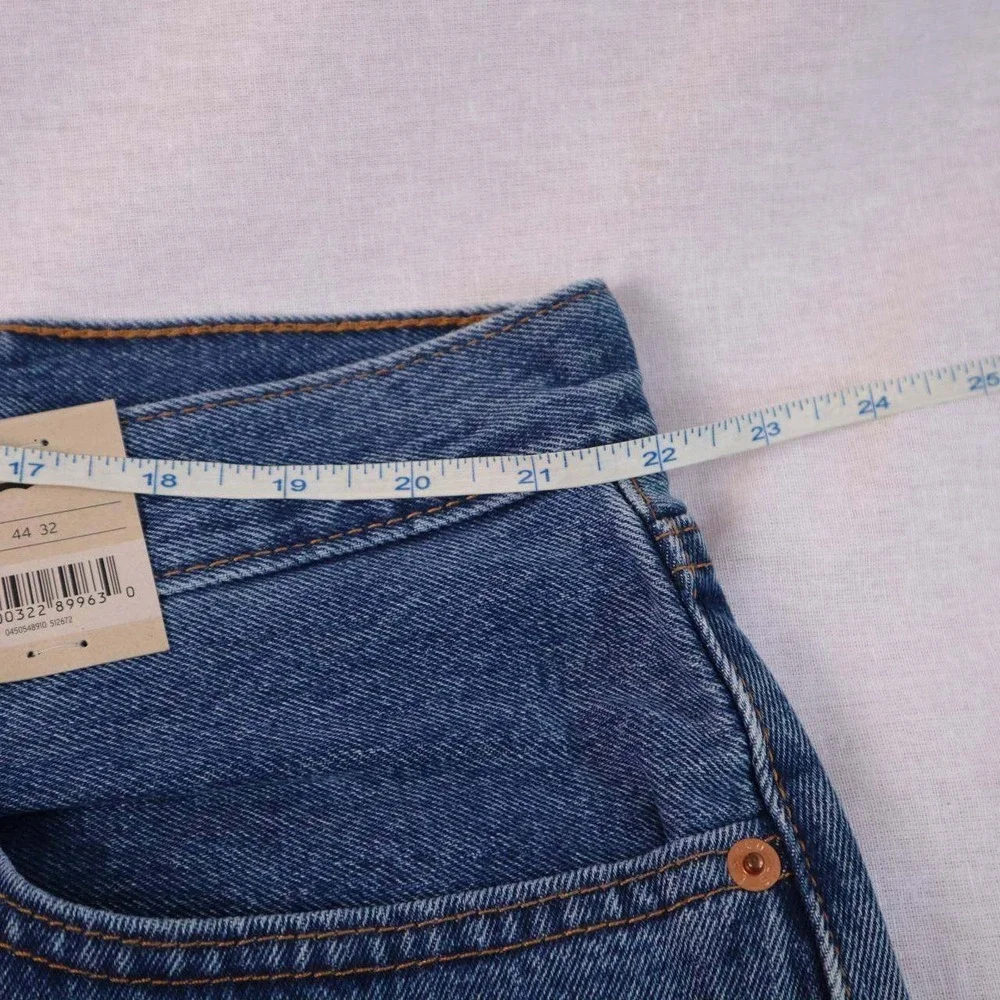 Levis 505 Regular Fit Mens Jeans 44x32 Medium Wash Blue Denim Straight NEW NWT - Picture 4 of 7